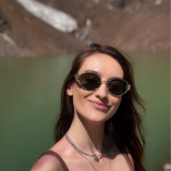Диана Хнизова